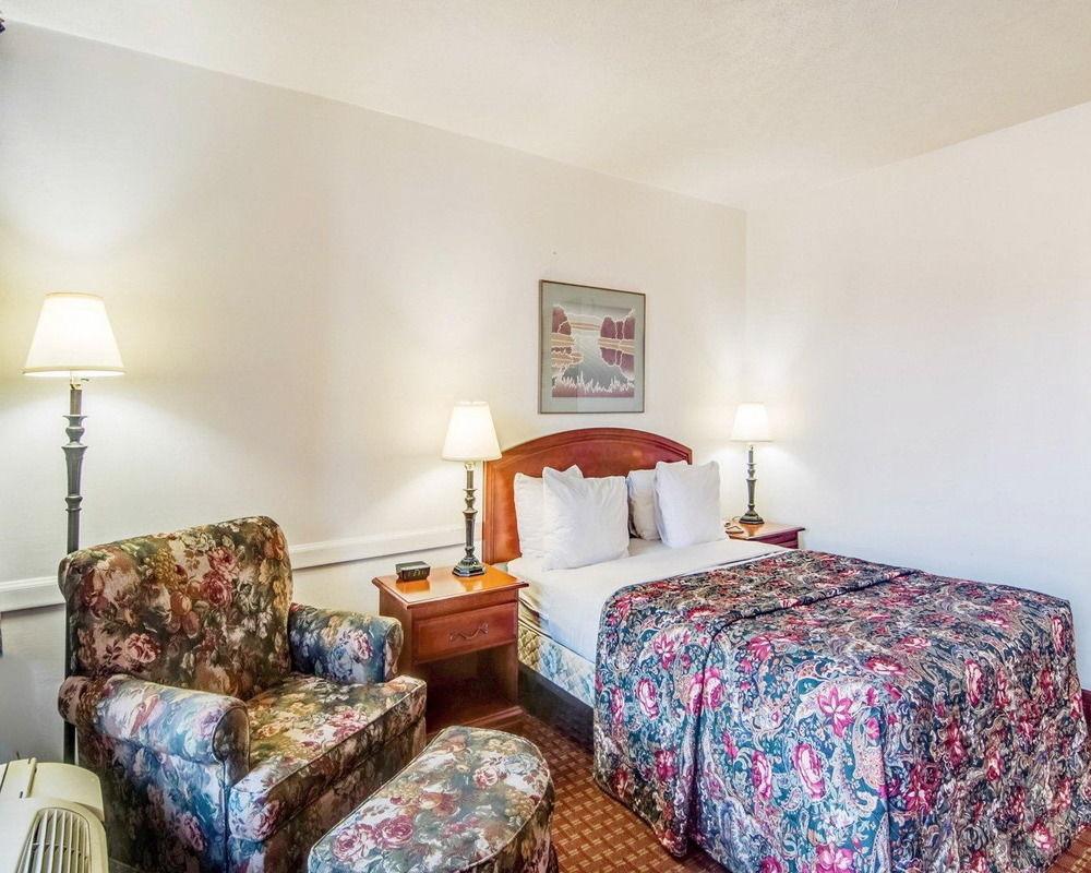 Econo Lodge Marion I-81 Екстериор снимка