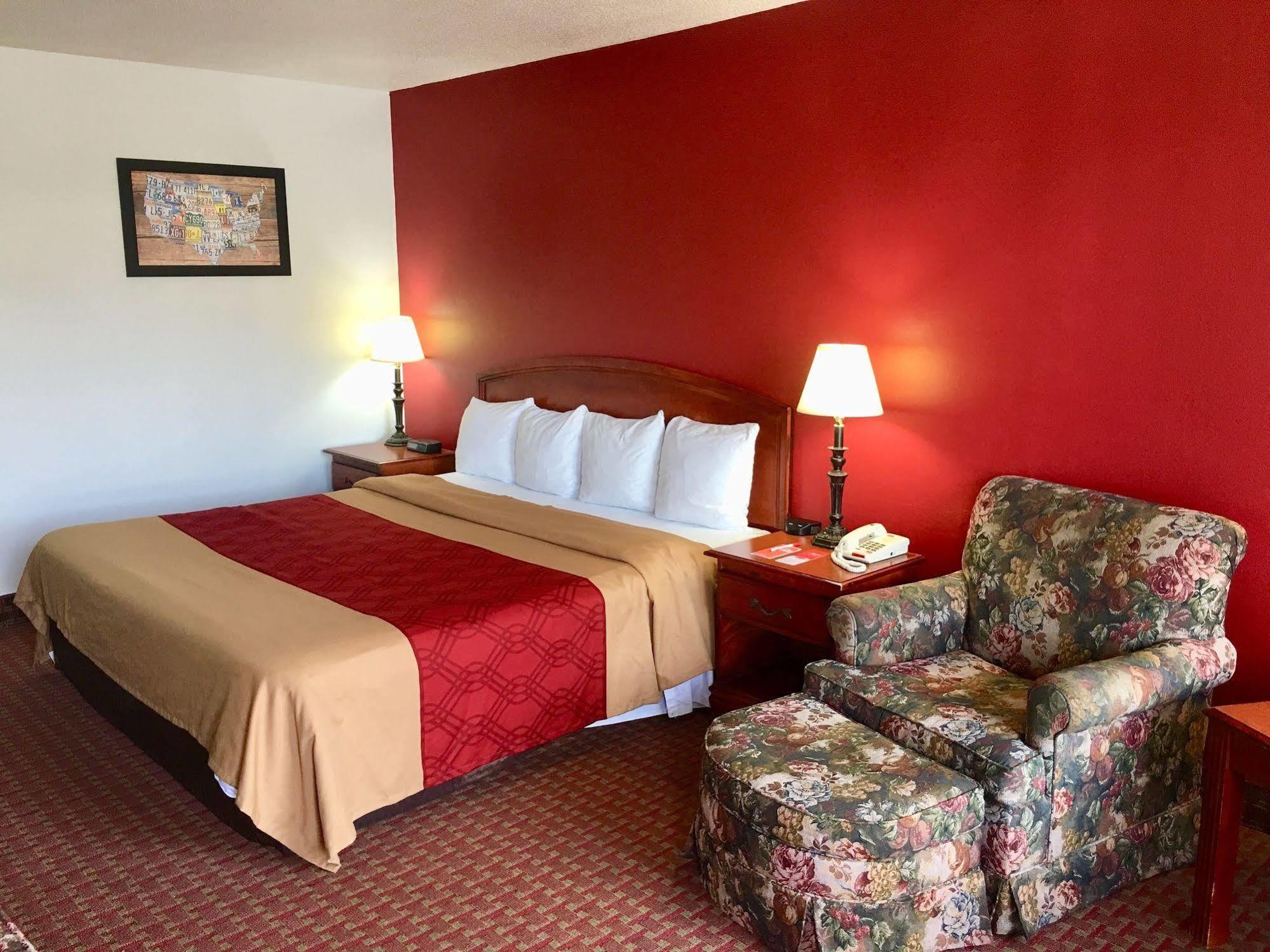 Econo Lodge Marion I-81 Екстериор снимка