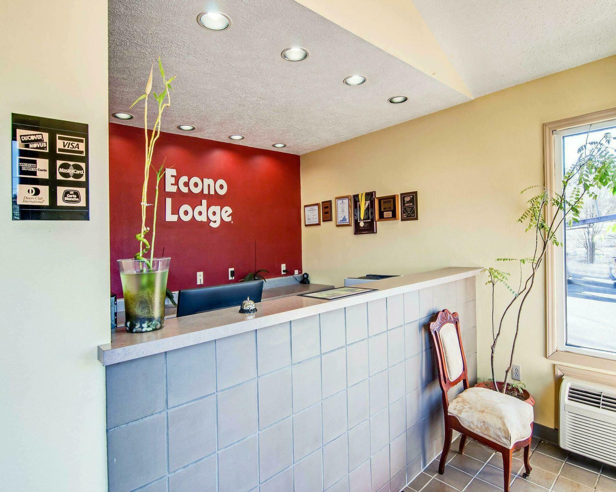 Econo Lodge Marion I-81 Екстериор снимка